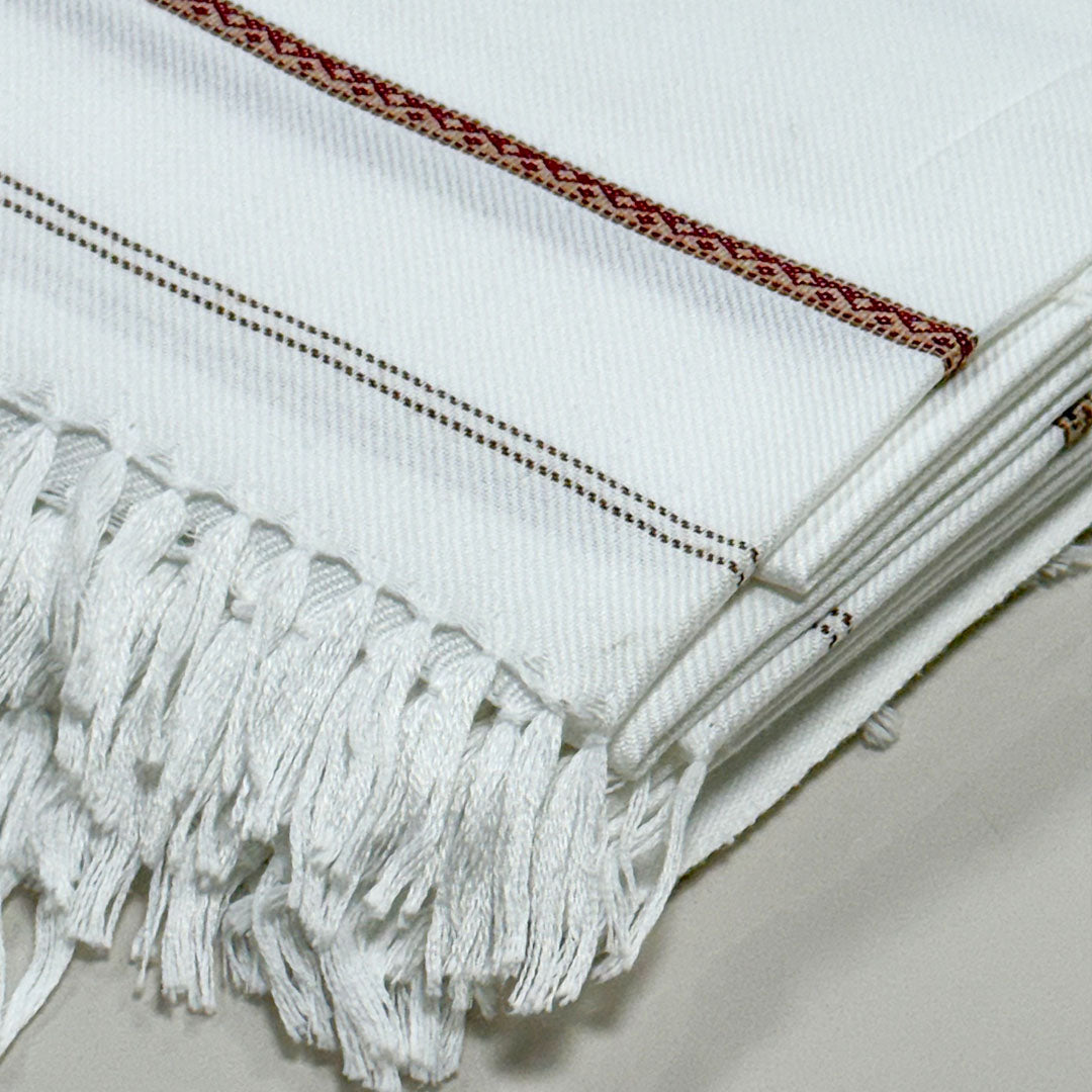 Elegant White Shawl with Fine Border – Soft, Cozy & Timeless Style