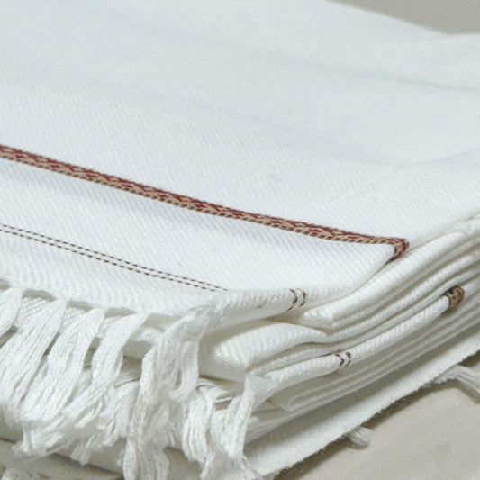 Elegant White Shawl with Fine Border – Soft, Cozy & Timeless Style