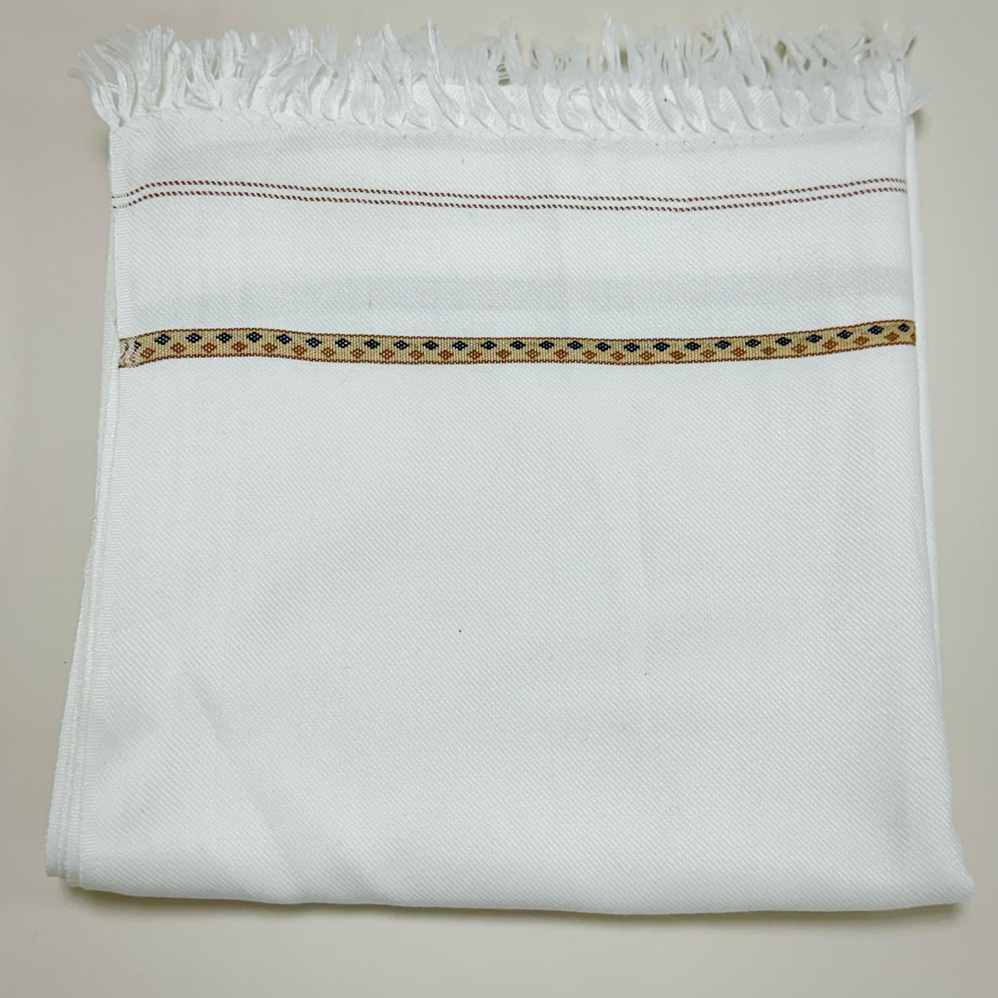 Classic White Shawl – Soft, Elegant & Versatile