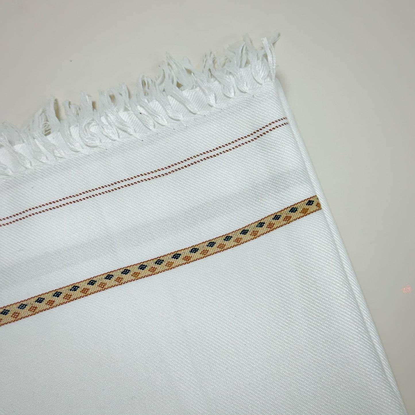 Classic White Shawl – Soft, Elegant & Versatile